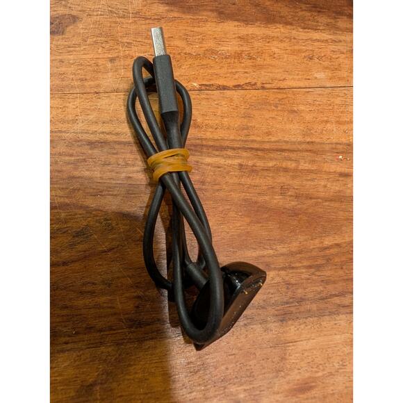 Fitbit Luxe OEM Charger and Replacement Bands (8) Bundle Including Siver Chain - Picture 2 of 10